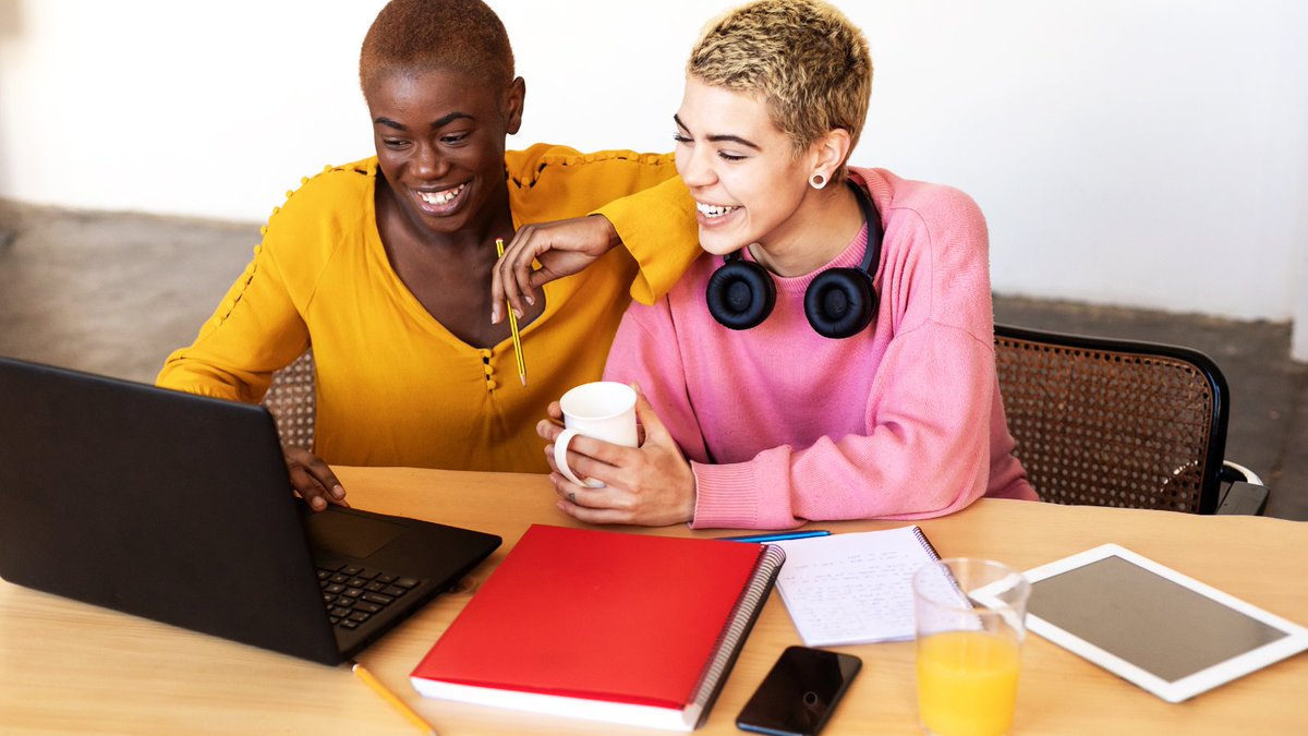 KBforZ's tweet photo. Work friends can be great. Collaborating with people you really like has benefits like helping to improve morale and reduce absenteeism. But there are also pitfalls you should keep an eye on if you want to avoid problems. https://t.co/ZkmieSsY9w https://t.co/T24z7PRx7u