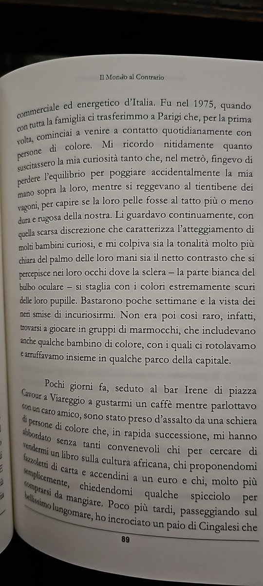 Simo_Dt's tweet photo. @fdragoni Ripropongo la pagina dove parla del toccare la pelle delle persone di colore...era un bambino, negli anni 70, in Italia in quegli anni non c'erano è evidente che ne fosse incuriosito. https://t.co/mmkpDr8dT1