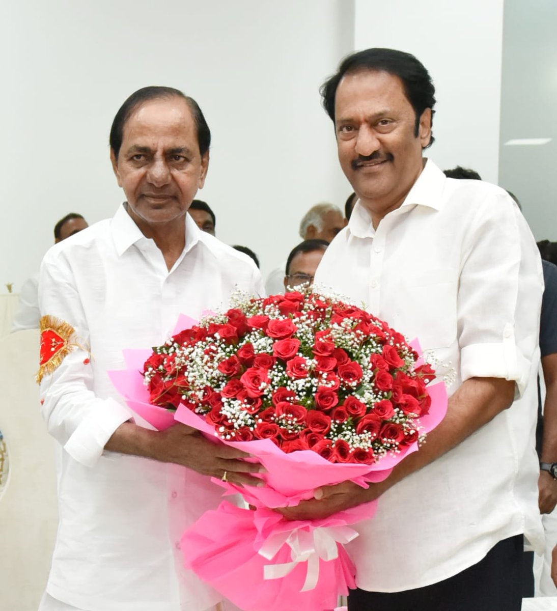 MGNMLA's tweet photo. ఈ రోజు గౌరవనీయులు తెలంగాణ రాష్ట్ర ముఖ్యమంత్రి వర్యులు శ్రీ కేసీఆర్ గారిని కలిసి  జూబ్లీహిల్స్ నియోజకవర్గం బి ఆర్ ఎస్ పార్టీ ఎమ్మెల్యే అభ్యర్థిగా అవకాశం కల్పించినందుకు కృతజ్ఞతలు తెలియచేయడం జరిగింది.  #cmotelangana #ktrbrs https://t.co/yqz4EugaoN