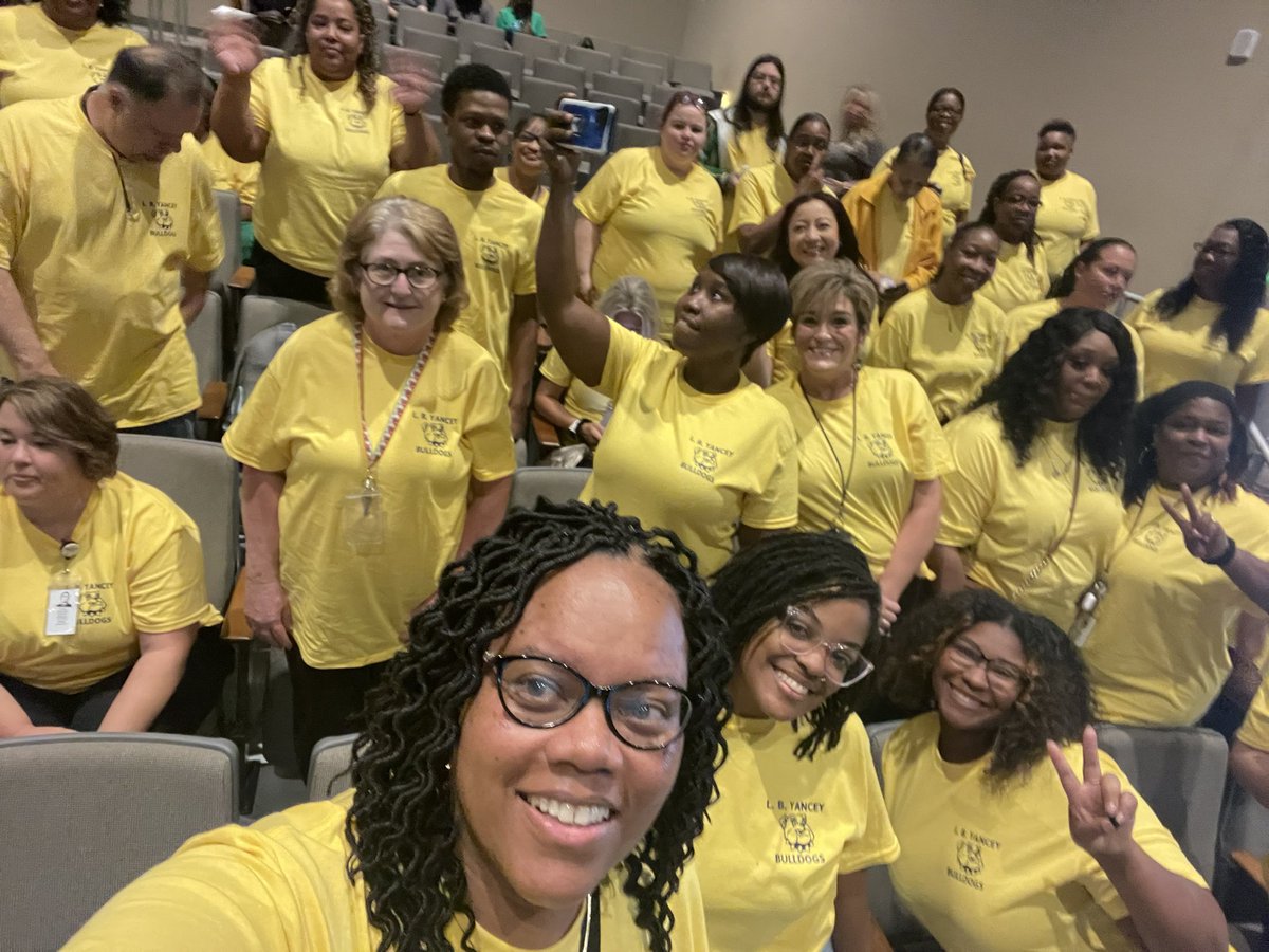 LBYBullDogs's tweet image. It is convocation time!!!!!!! #ExperienceVCS  #SHAPEᵗʰᵉʸᵃⁿᶜᵉʸʷᵃʸ