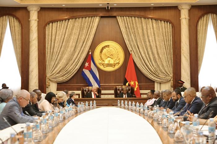 PCacocum's tweet photo. Luanda, Angola.–De «muy fructíferas» calificó el Primer Secretario del Comité Central del Partido Comunista y Presidente de la República de Cuba, Miguel Díaz-Canel Bermúdez, Información periódico Granma. 

Mas sobre este tema en el siguiente enlace: 
https://t.co/PCI8FR3RGn https://t.co/b3kJhKn39m