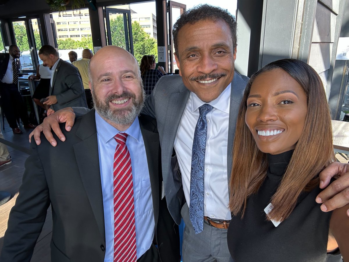 AgeofLearning's tweet photo. This past week, @AgeofLearning team members @JasonBotel and Theresa Burns (@consultEDtech) attended @AASAHQ's Urban Superintendents Summit. They connected with school leaders like Superintendent @watlington_sr &amp; shared more about our personalized, adaptive solutions. #Edtech https://t.co/7CWAFv2dyV
