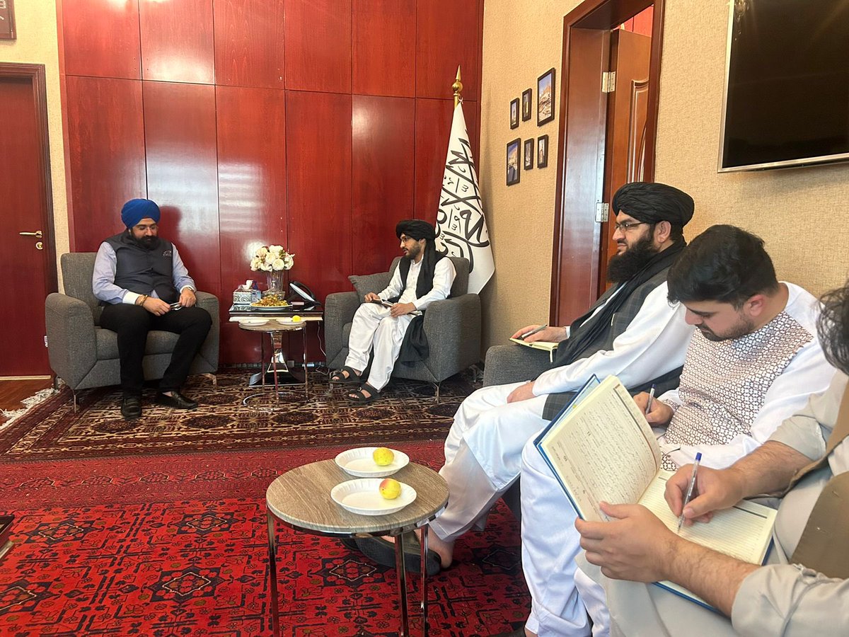 PSCINDIAN's tweet photo. Glad to meet Mr Abdul Rahman Fida Charge D Affairs @AfgConsulateg along with delegation of prominent #Afghan #Hindus #Sikhs.Conferred various issues including maintenance &amp; security of Gurdwaras &amp; Mandirs in #Afghanistan.Officials of @MoFA_Afg assured their fullest cooperation. https://t.co/jnGPEFe7XI