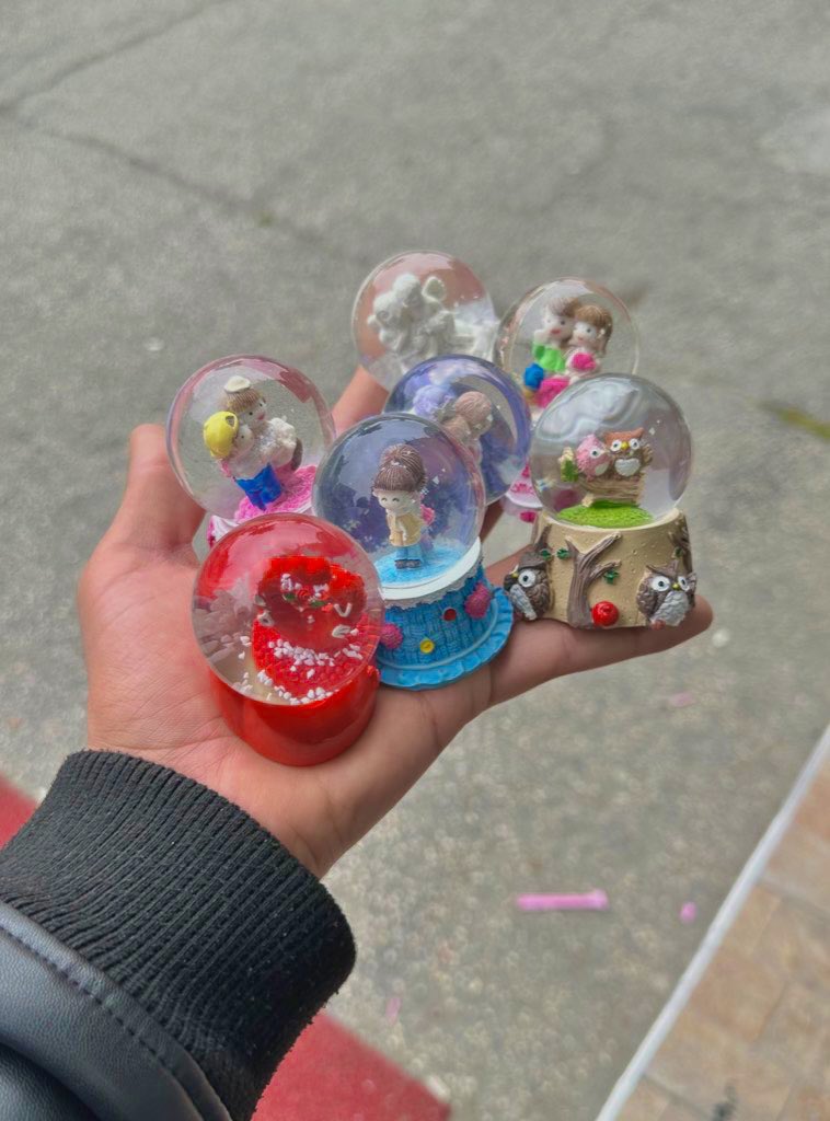 minnacık kar kürelerimle manitayı mutlu etmeye gidiyorum