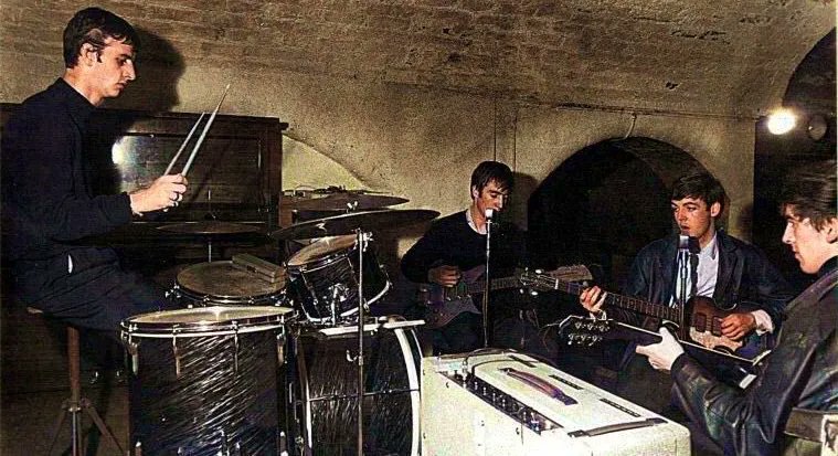 BeatlesEarth's tweet photo. On this day in 1962 and 1969, the first and last photos of all four Beatles together were coincidentally taken on the same exact day - August 22nd - just seven years apart. https://t.co/TRxBChXknP