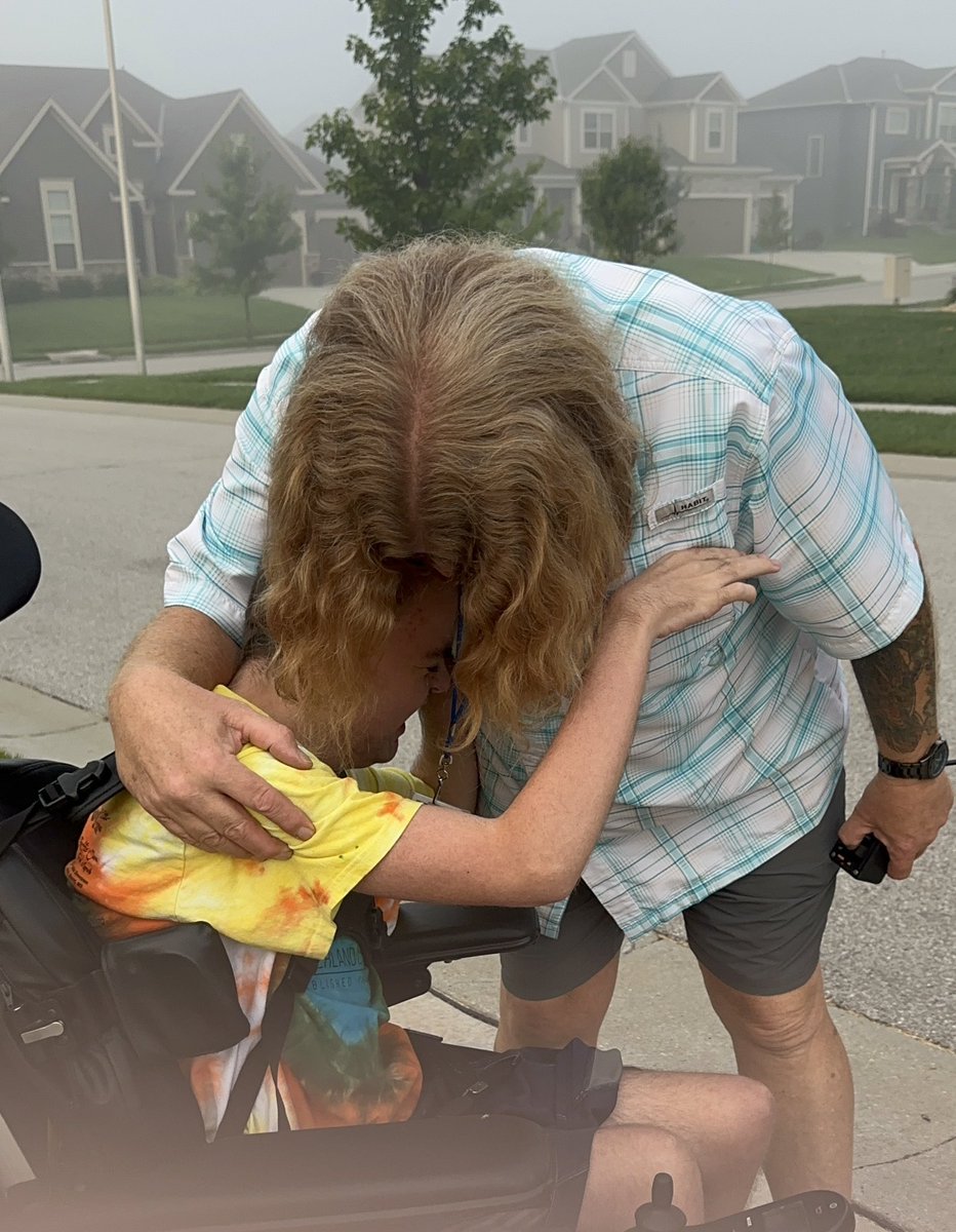 MandySLynch's tweet photo. When your bus driver &amp; aide are the best &amp; you look forward to seeing them again all summer long... #NKC1stDay @NKCSchools https://t.co/JaWgixghwx