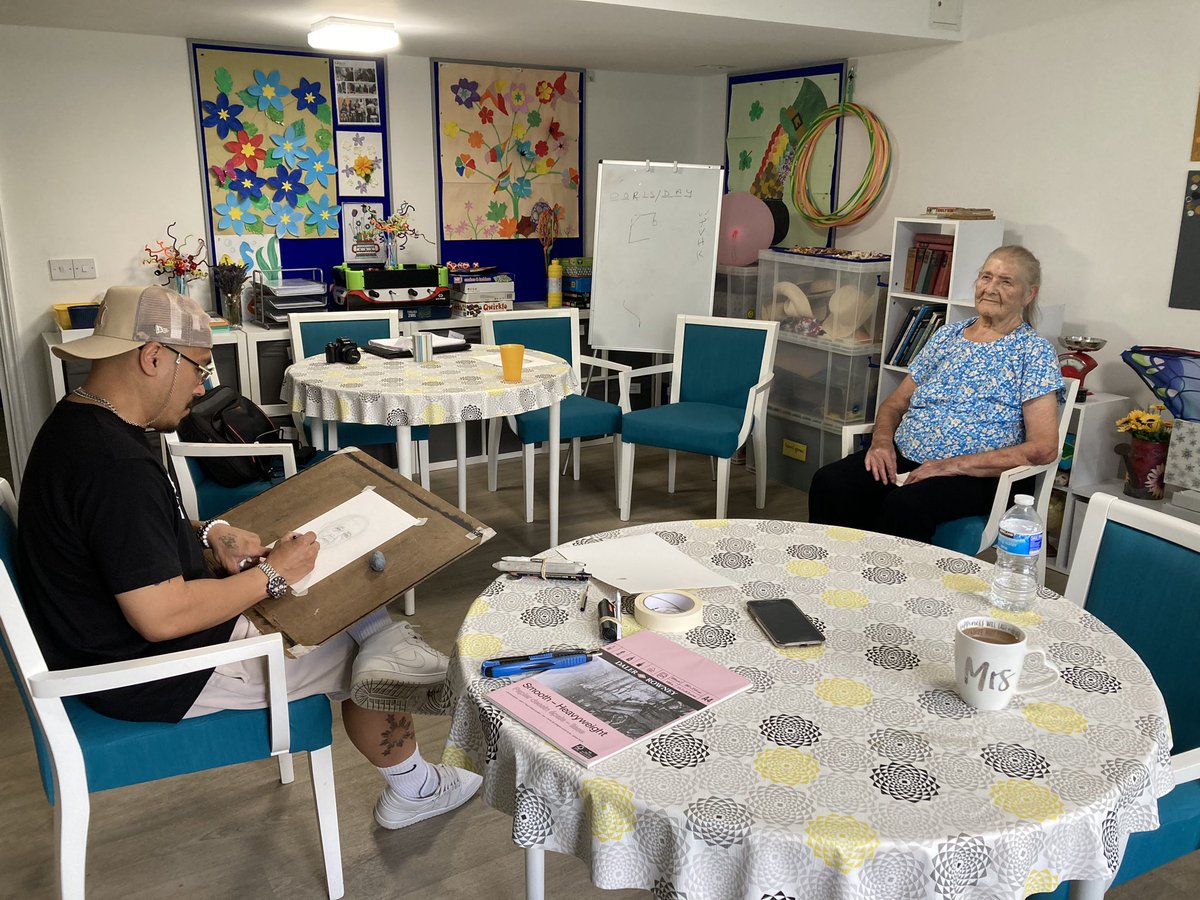 Lovely morning attending a portrait session at an @excelcareuk home in Bromley, in preparation for their celebrations for The National Day of Arts in Care Homes #AICH2023. Wonderful chats about the importance of arts & creativity and #Reflections on living meaningful lives.