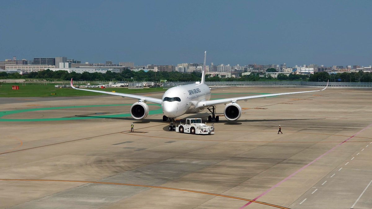 taku_ja6rpj's tweet image. Airbus A350 を始めて拝みました。福岡空港にはひっきりなしに来るようですね。出発したと思ったら、また飛んできていました。
（一昨日の撮影）
#Xperia5ii