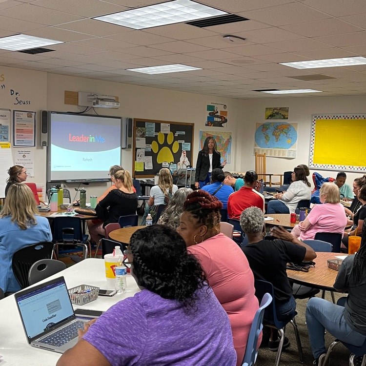HRE_lion_cubs's tweet photo. Lion Cub Leaders are starting their Tuesday with Jakki Jethro who is helping us reignite and relaunch Leader In Me at HRE! 🖤💛 #LeaderInMeHRE #LionCubsLeadTheWay #ReflectConnectAffect https://t.co/5DdqcXuHuB