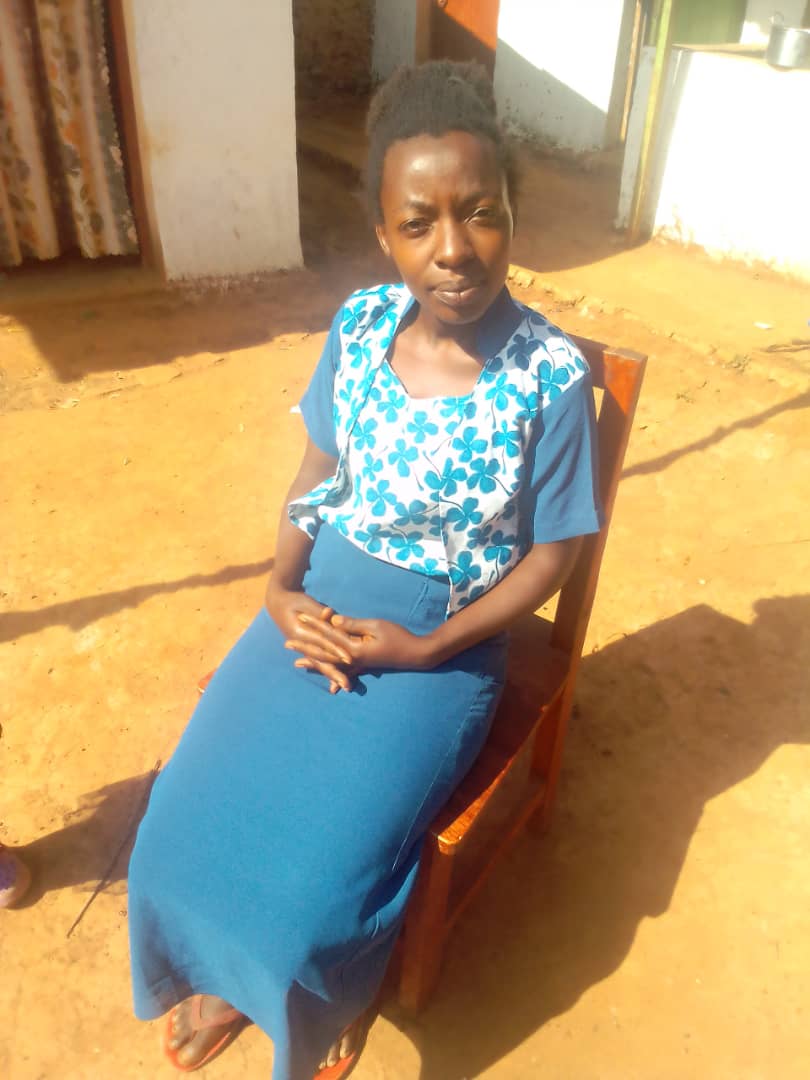 SacodeBurundi's tweet photo. Avant de connaitre la #serviette_réutilisable #Agateka produite par @SacodeBurundi, Emelyne utilisait du matériel inadéquat pour gérer ses #menstruations faute de moyens pour se procurer la serviette jetable. Pour plus de détails, cliquez ici : https://t.co/InFBz5VBqe https://t.co/yW1G225EUL