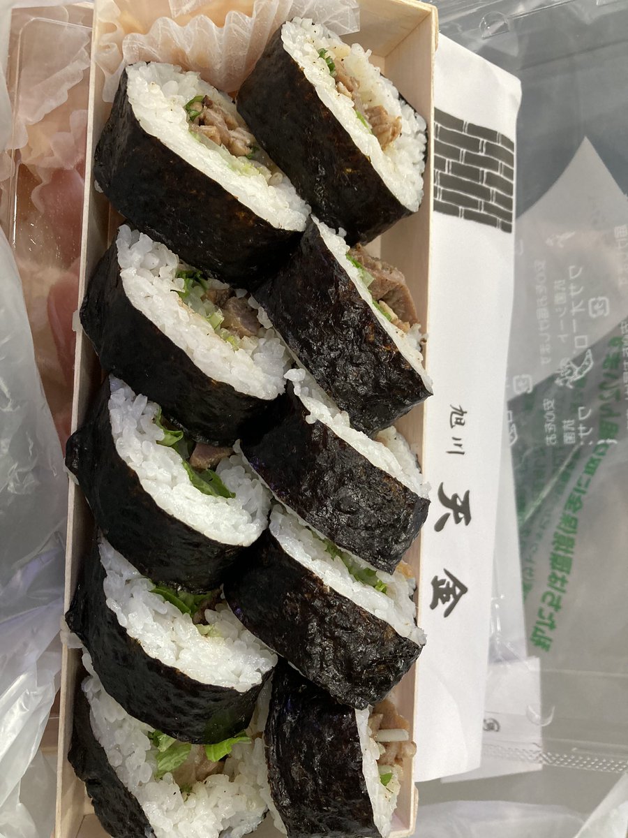 _shikibou_'s tweet photo. 胃が小さくなってグルメなかなか満喫できなかった…
きつねダンス見れたから満足
#エスコン https://t.co/KWfl5vG2YG