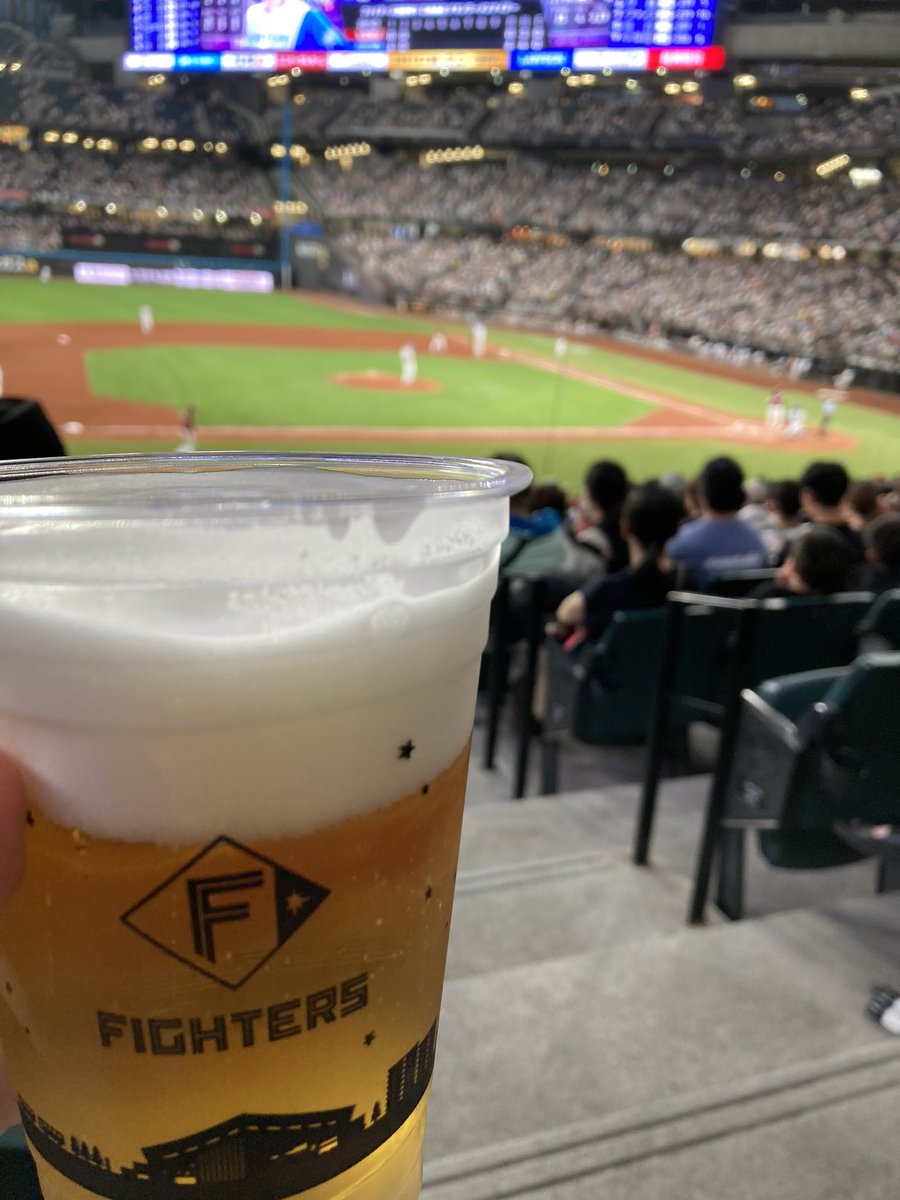 _shikibou_'s tweet photo. 胃が小さくなってグルメなかなか満喫できなかった…
きつねダンス見れたから満足
#エスコン https://t.co/KWfl5vG2YG