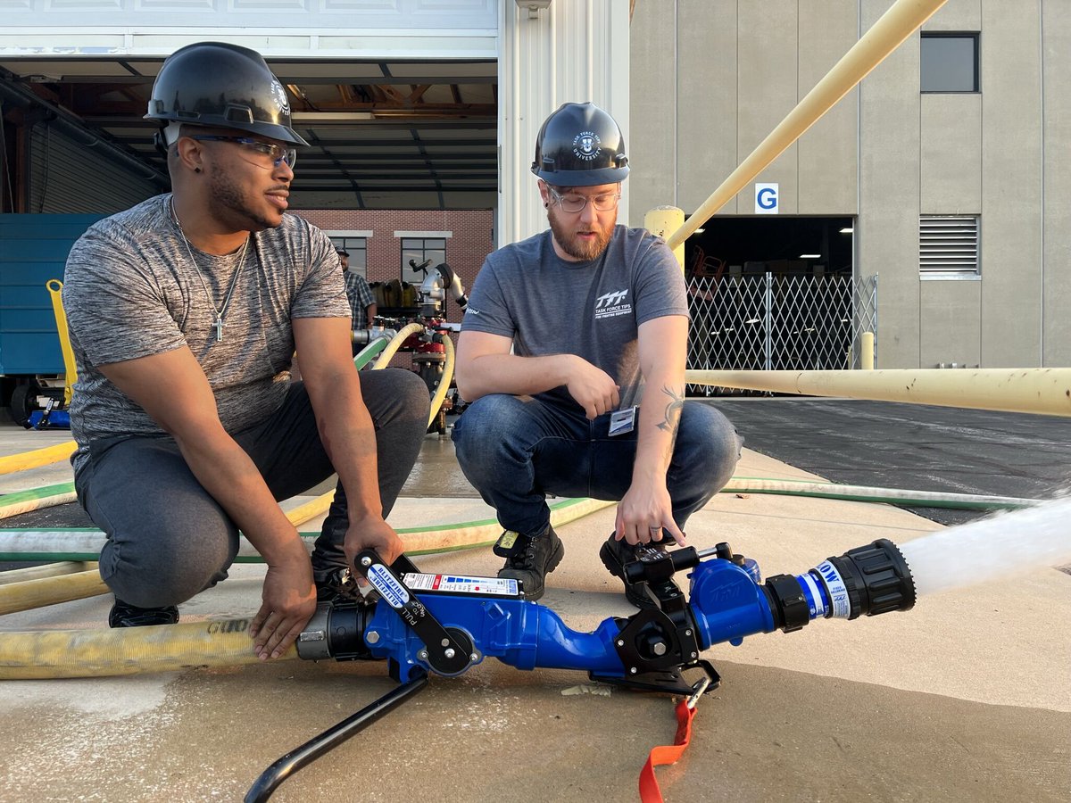 taskforcetips's tweet image. Today our team is getting some hands-on product experience! 

💦 Here&apos;s our midnight shift ending their day with a little water flow! 💦

#TaskForceTips #TFTProud #Blitzfire #Hemisphere #Firefighting