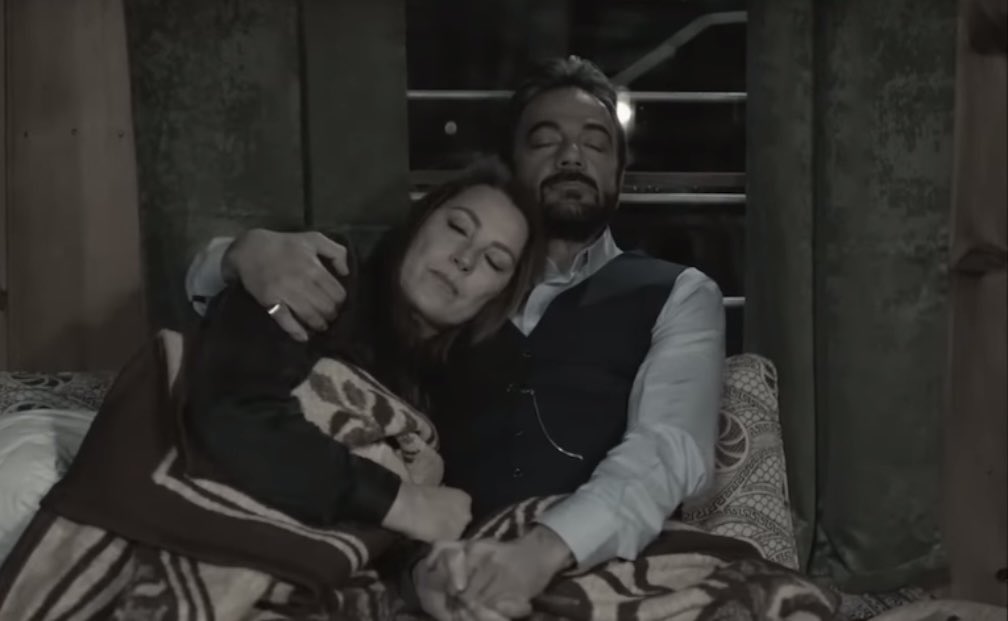 p0liedrico's tweet photo. "La mia Hunkar, la mia signora Yaman, la mia sposa...sei andata via anche tu" 💔 #terraamara https://t.co/jKjMTdRfXH