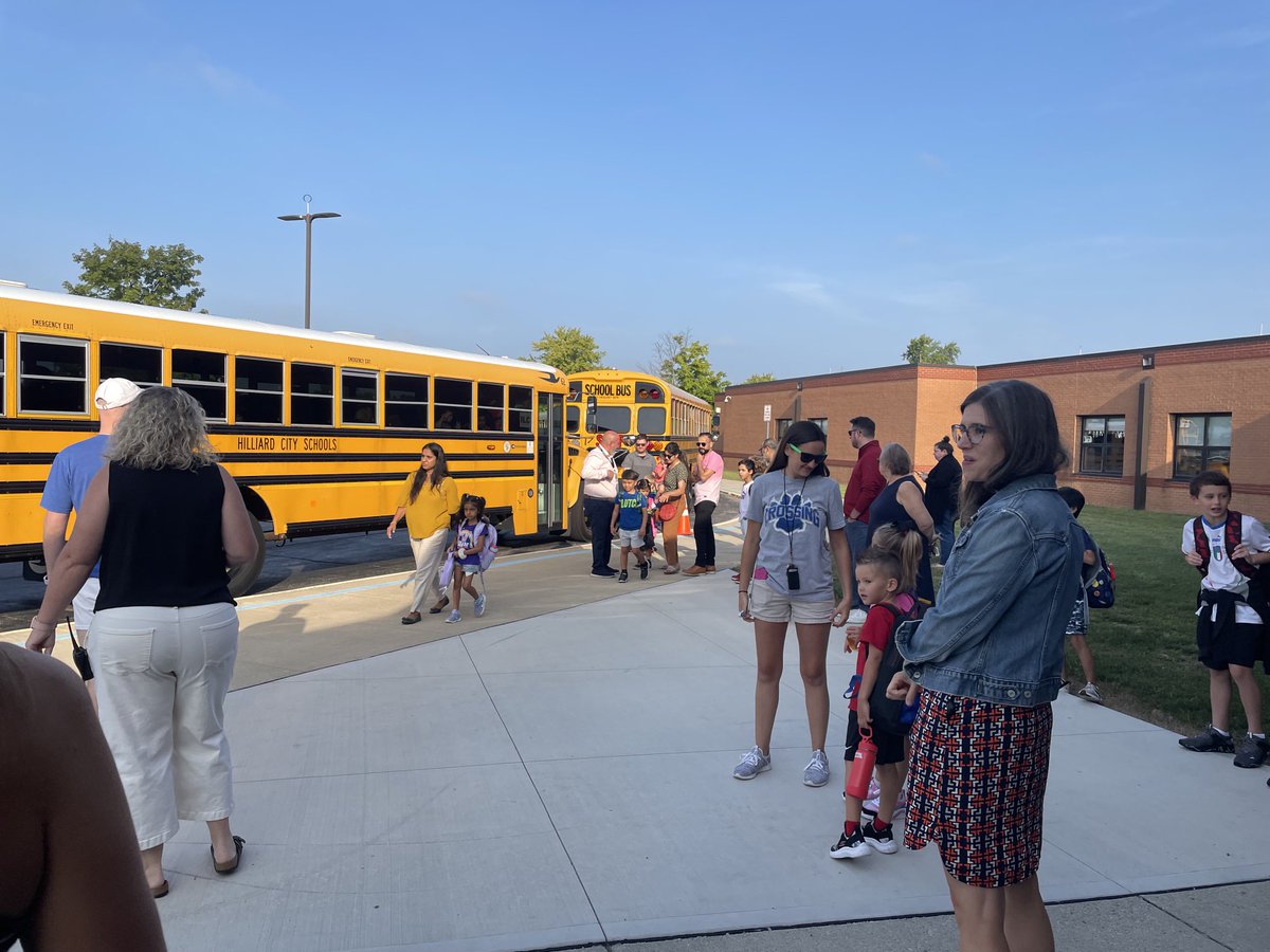 Hilliard Crossing excited to see their students! #HCSD1
