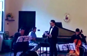 AlessandroForn6's tweet photo. MY LYRICAL PERFORMANCE, #HÄNDEL, “COME ROSA IN SU LA SPINA” from opera “Apollo and Daphne", music master at Pamparato #music #classicalmusic #baroque #AleFornero #pamparato #baroquemusic #art #Apollo #Daphne #ApolloAndDaphne #ArtLovers #gesture #opera https://t.co/DejaCSFYx2