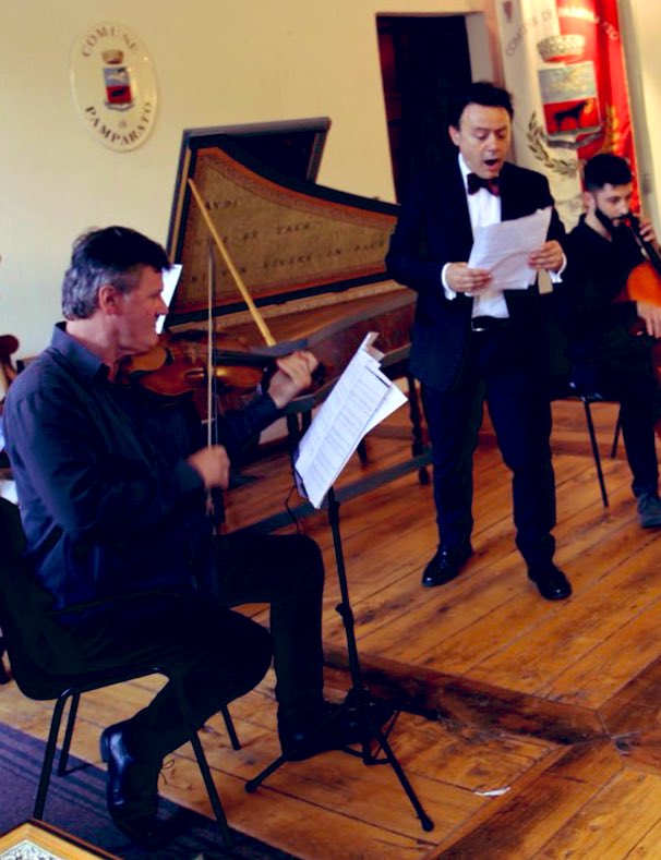 AlessandroForn6's tweet photo. MY LYRICAL PERFORMANCE, #HÄNDEL, “COME ROSA IN SU LA SPINA” from opera “Apollo and Daphne", music master at Pamparato #music #classicalmusic #baroque #AleFornero #pamparato #baroquemusic #art #Apollo #Daphne #ApolloAndDaphne #ArtLovers #gesture #opera https://t.co/DejaCSFYx2