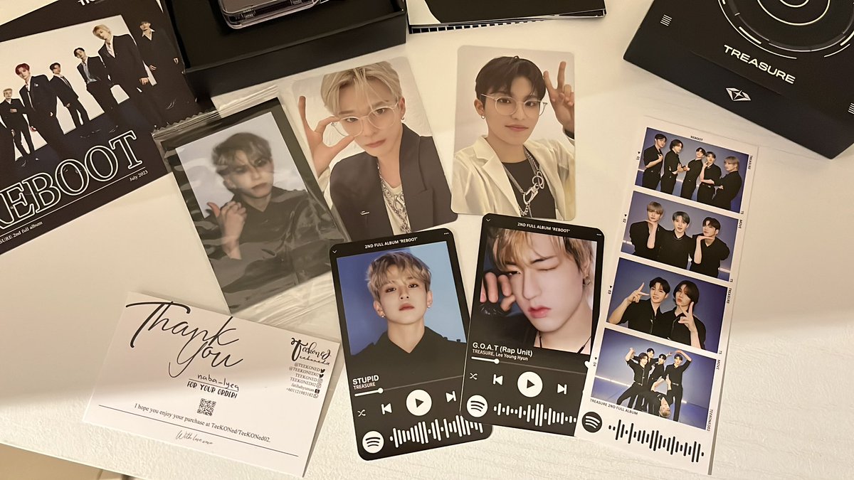 naba_lyea's tweet photo. OMG THIS IS CRAZYYYYYYY! I just got back home and I went straightaway unboxing my kit album. 

LOOK WHAT I GOTTTTTTT😩🥹🔥😭🤯🫶🏻❤️

This is the second time I brought from Tee. Really love her service. Go buy from her!
 #TeeKONed02Feedback
#treasure 
#pasartreasureMY https://t.co/SgDEKZSvX9