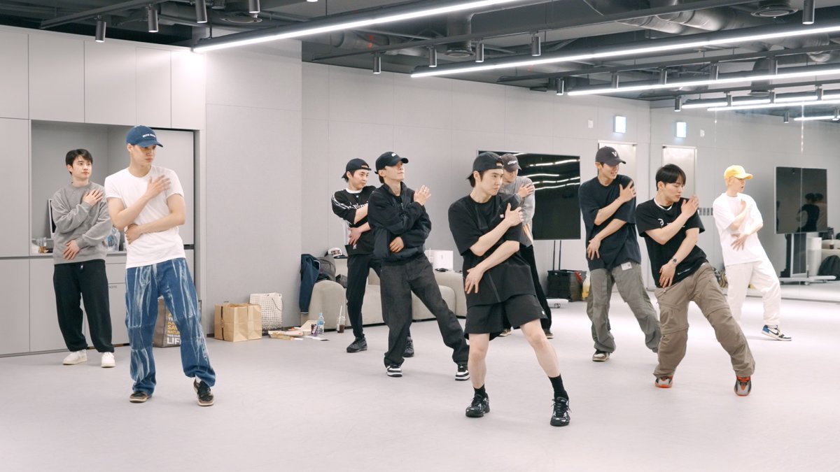 EXO 엑소 'Hear Me Out' & 'Cream Soda' Dance Practice Behind The Scenes

youtu.be/fFapahgjwew

#EXO #엑소 #weareoneEXO 
#EXIST #EXO_EXIST  
#CreamSoda #EXO_CreamSoda 
#HearMeOut #EXO_HearMeOut