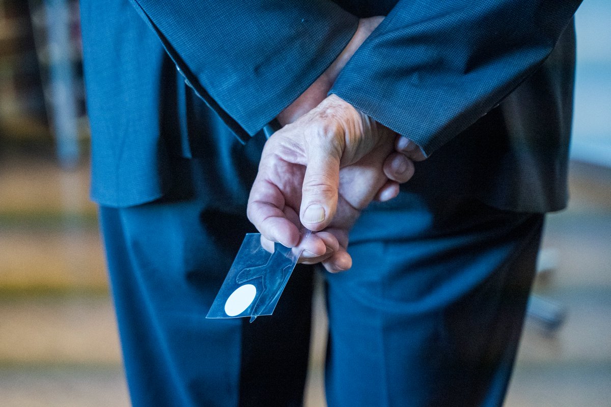 Station 1: Das #Solar- #Startup Perosol in #Stuttgart ☀️Dort werden flexible Perowskit-#Solarzellen im Druckverfahren entwickelt, die auf ganz versch. Oberflächen genutzt werden. Wir unterstützen Perosol mit dem Förderprogramm „Junge Innovatoren“ #SommertourBW #Solarenergie #EE