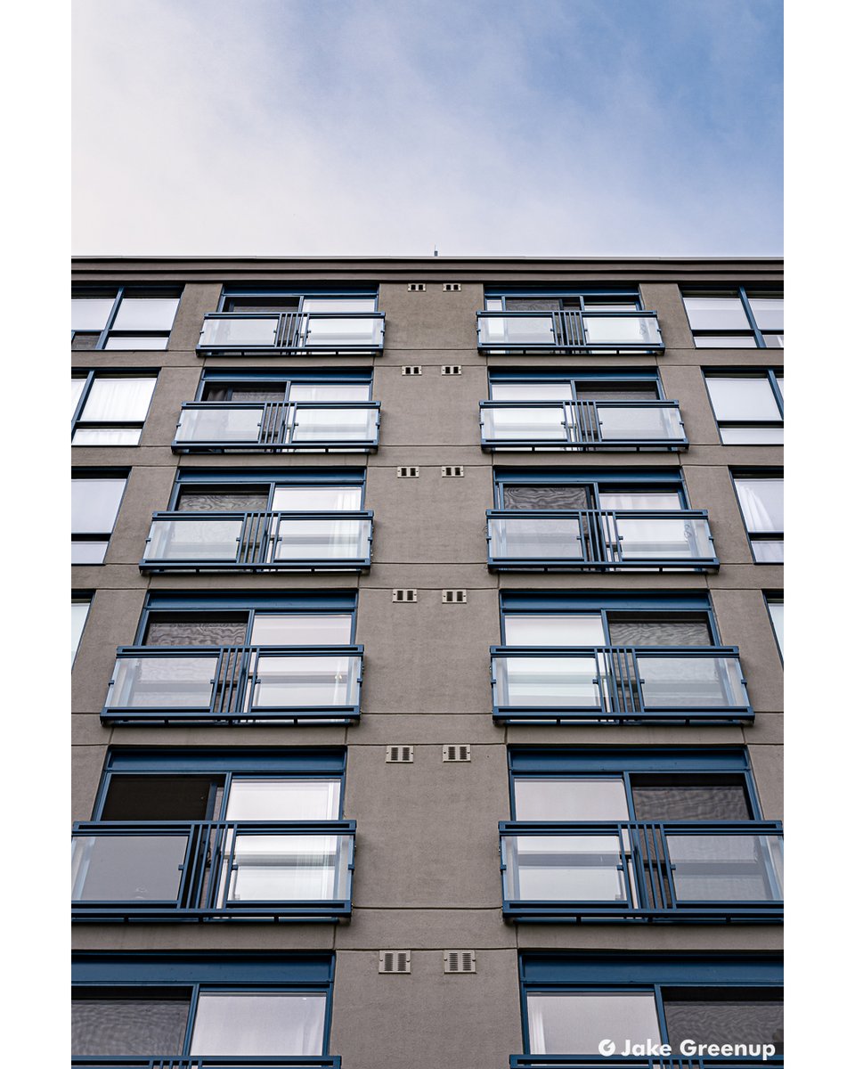 1/125, f/11, ISO 125, @ 40 mm
.
 .
 .
#building #buildingdesign #apartment #apartments #architecture #architecturephotography #architecturephoto #symmetry #symmetryhunters #symmetryphotography #canadianphotographer #canadianphotography #canadianart #canadianartist