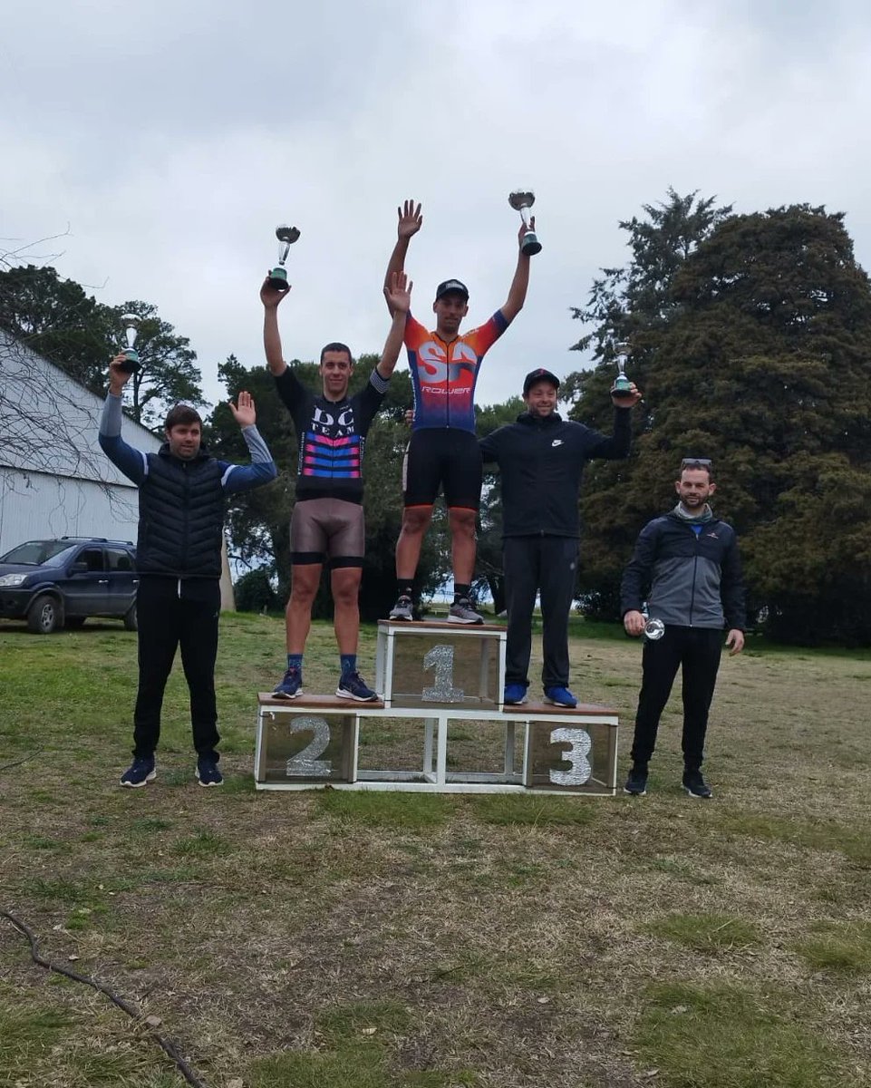FMVIDA1035's tweet photo. 🚵🏻 Rural Bike: Josué Bianco ganó en la categoría Promocional B, carrera de 35 km. Mientras que Mateo Ponce logró la primera posición en la categoría Máster A1 y quedó tercero en la general de 65 km. Por su parte, Eugenio Álvarez no pudo completar el circuito y abandonó la carrera https://t.co/yB3XocesUf