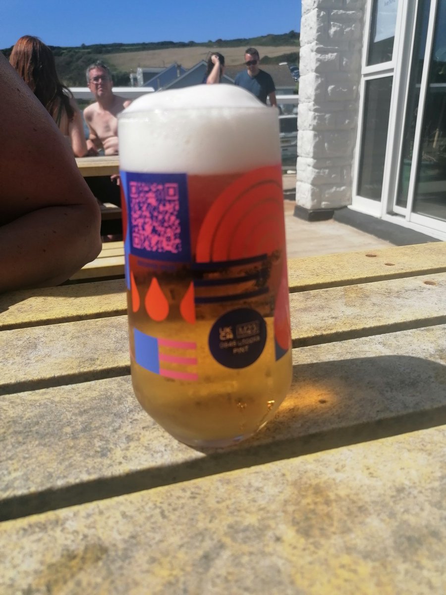 CoachPyrah's tweet photo. At the beach giving a peach larger a try, thought it might be refreshing! It's going down well but not sure I could have many of these #PraaSands #cornwall2023 https://t.co/HSLMJsox8l