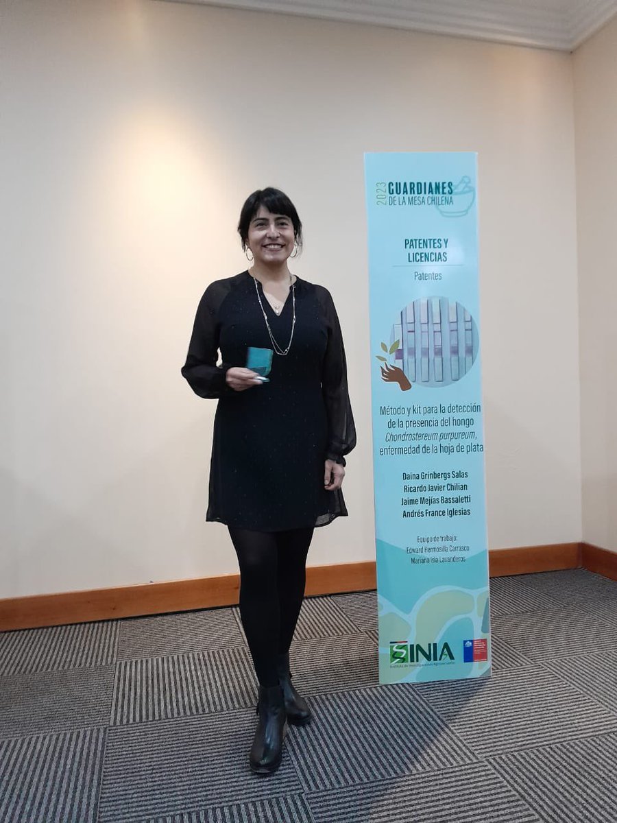 Un gran logro para el #LabFitoFrutales <a href="/INIAQuilamapu/">INIA Quilamapu</a>! El premio Guardianes de la Mesa por el kit para detección de plateado en frutales 🍒🍎🍑🫐Excelente representación de <a href="/mita_isla/">Mariana Isla 🌲🌵</a> 👏🏻👏🏻🤩🤩🤩