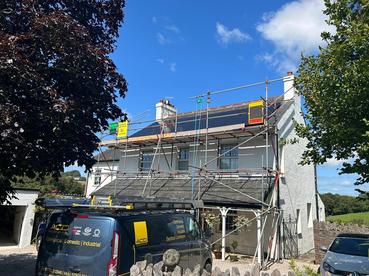 ACDGreen_tech's tweet photo. Today's sunny solar installation includes a @myenergi #libbi, battery storage and a @myenergy #Eddi Energy Diverter. 
#solarenergy #solar #batterystorage #greenenergy #solarpower #Devon #Cornwall #fyp https://t.co/AsqsSnqLS5