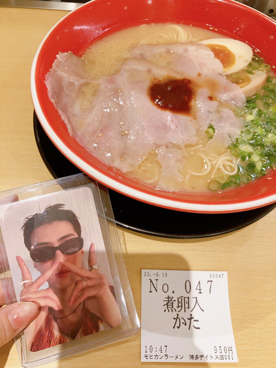 nozoko17's tweet photo. (一番混んでそうなお店のラーメンは空港のお土産屋さんにあったので買いました🍜)

美味しかった〜😋やっぱ豚骨が一番好き💕 https://t.co/bHAq7Kkx06