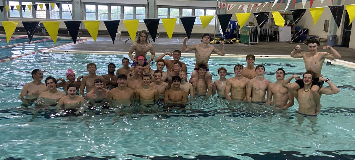 COMOswimming's tweet photo. Happy 1st day!!!
#teamcomo https://t.co/CUcg2AIxtZ