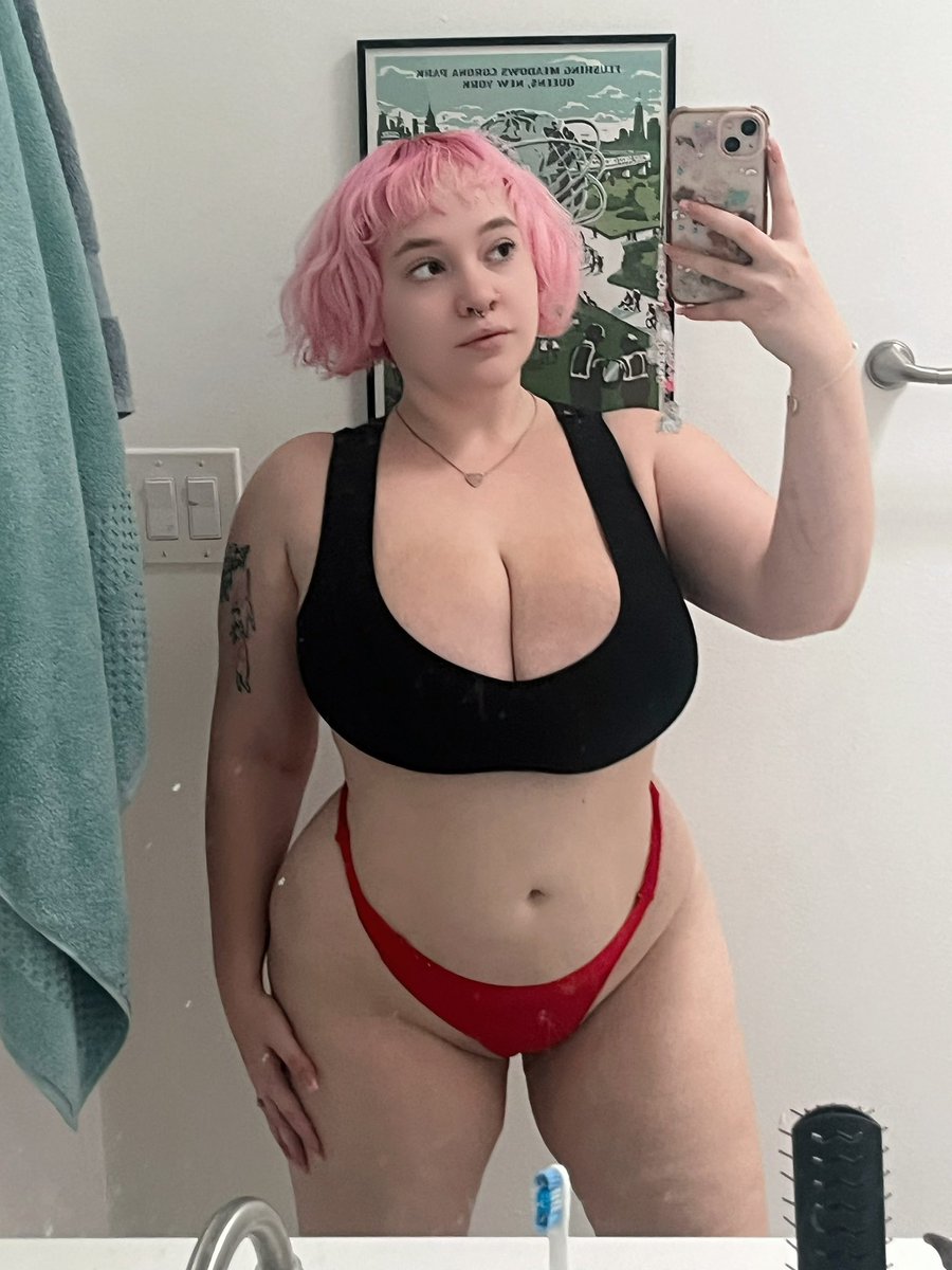 raethehater's tweet photo. no makeup selfie https://t.co/1jTwA97yPv
