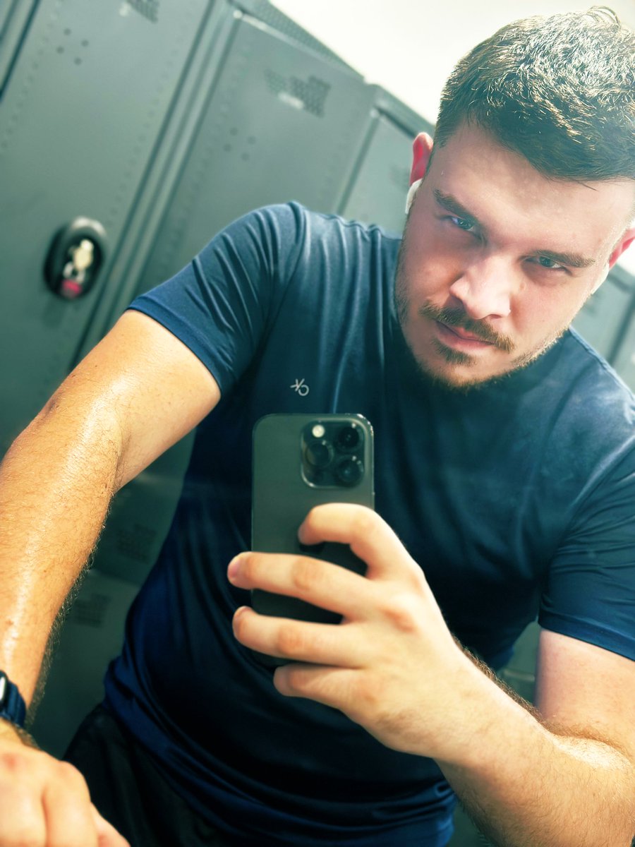 tgvdu45's tweet photo. Ah ben ça va mieux que la semaine dernière ! 40min de fractionné au tapis pour finir, parfait, j’avais un peu froid… Allez, douche très fraîche maintenant ! #MardiTranspi 🏋🏻‍♂️🥵 https://t.co/qUZPspOsqg