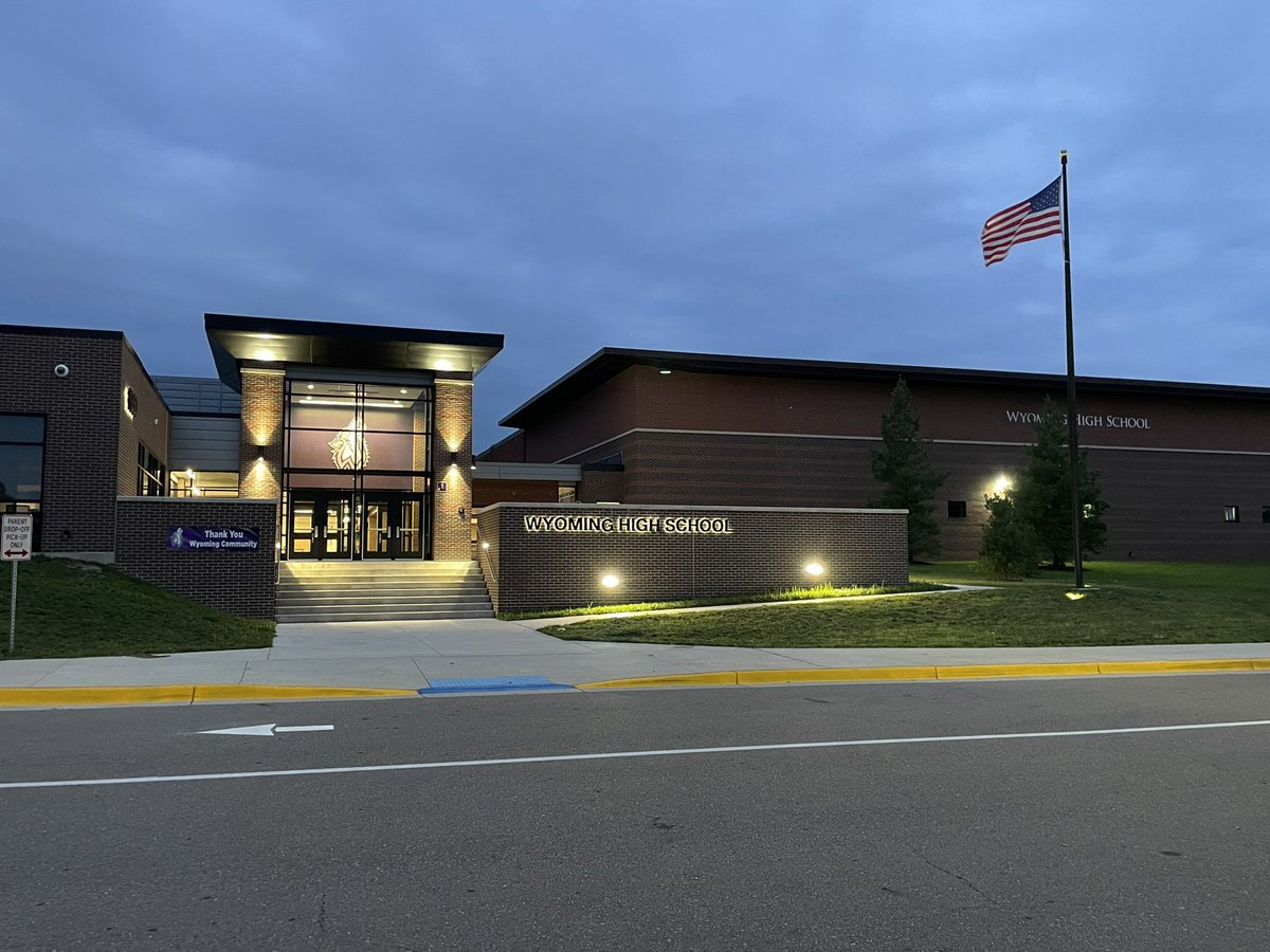 Ms_Varney_'s tweet photo. Day 1 - Year 21 @whs_wolves @WolvesWps 
Go Wolves! 🐺💜 #BetterTogetherWPS https://t.co/pMzqvnpprO