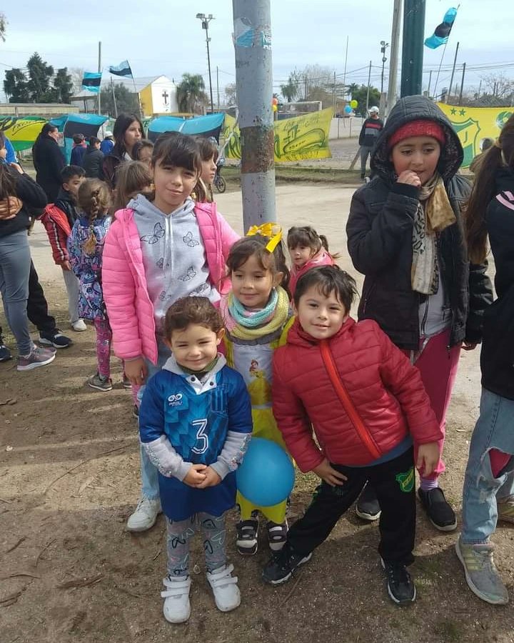 UpsraQ's tweet photo. @UpsraQ festejando el #DiaDeLasInfancias en #FlorencioVarela junto a compañeros y vecinos @Andreswatsonok @24hrs_ARG @Ambitocom @Kicillofok @kellyolmos @waltercorreaok @omarplaini53 @MinSeg @MinTrabajoAR @cgt_camioneros @CanalQuilmes @InfoGremiales @MundoGremial @SitioGremial https://t.co/MLEA75jO5B