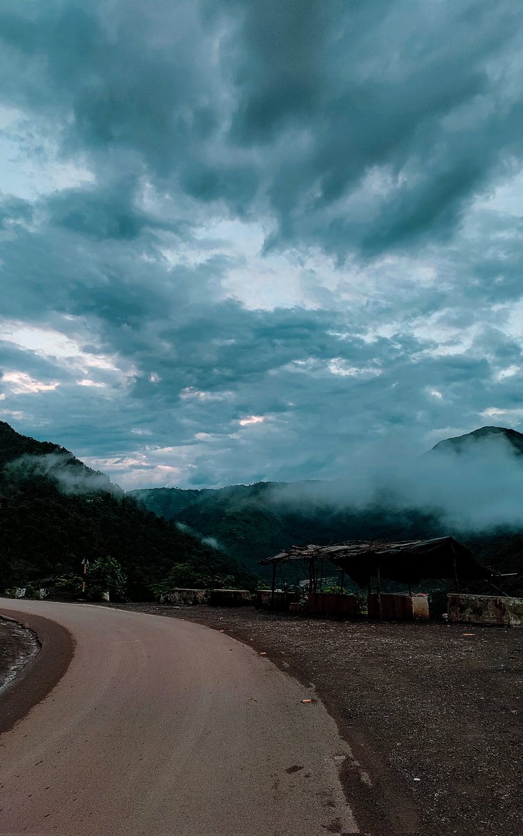 justvk1's tweet photo. The sky has no limits.

#Uttrakhand https://t.co/CVmWqczbWH