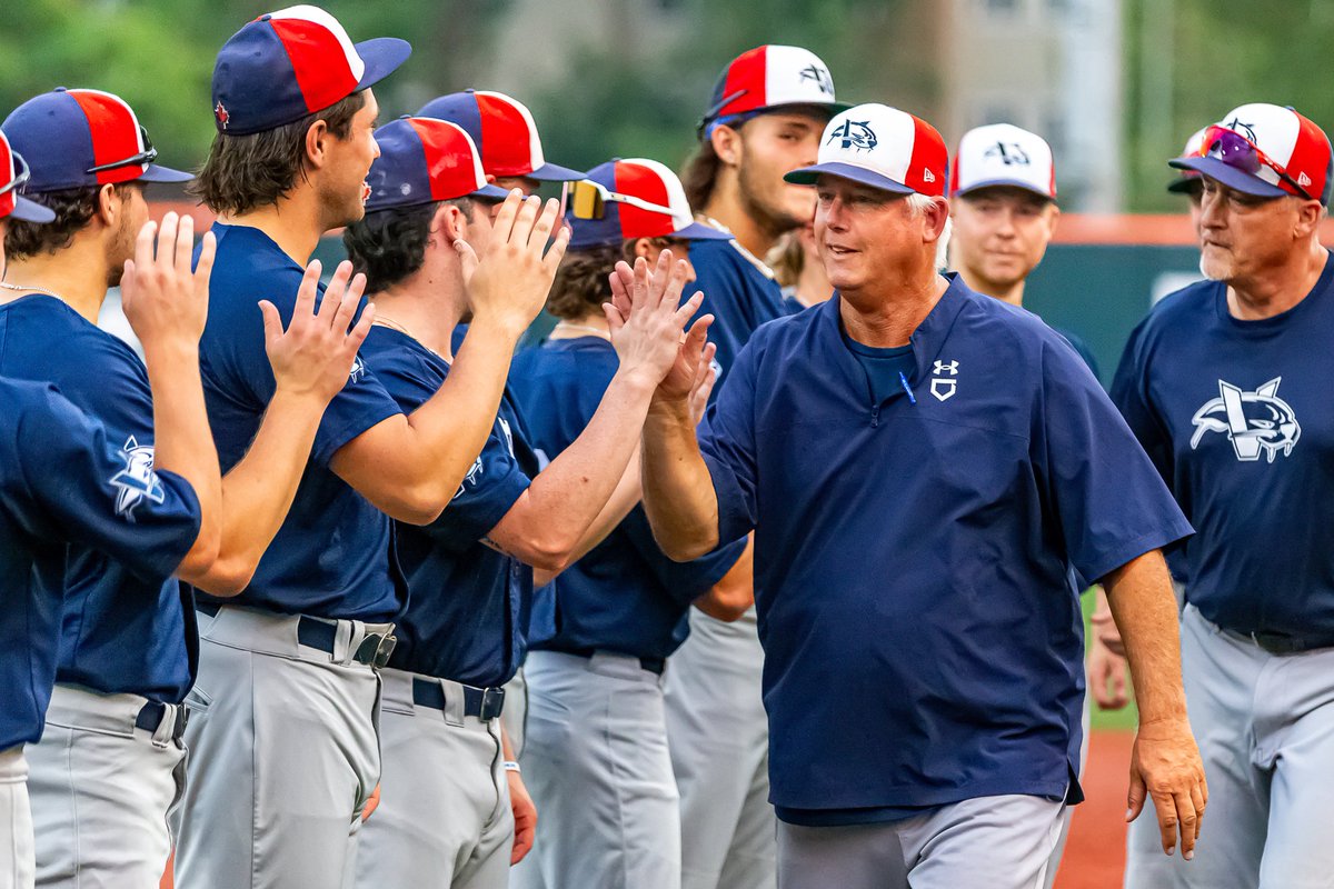 HarbourCats's tweet photo. The HarbourCats are pleased to announce that Pitching Coach Scott Anderson has been signed to a 2-year extension and will be back with the team for the 2024 &amp; 2025 seasons!
FULL STORY:  https://t.co/EPLnSyI1Gw
#Baseball #YYJ #WCL #HarbourCats #YourSummerLivesHere #DoSomethingCool https://t.co/CCZrnC0Yma
