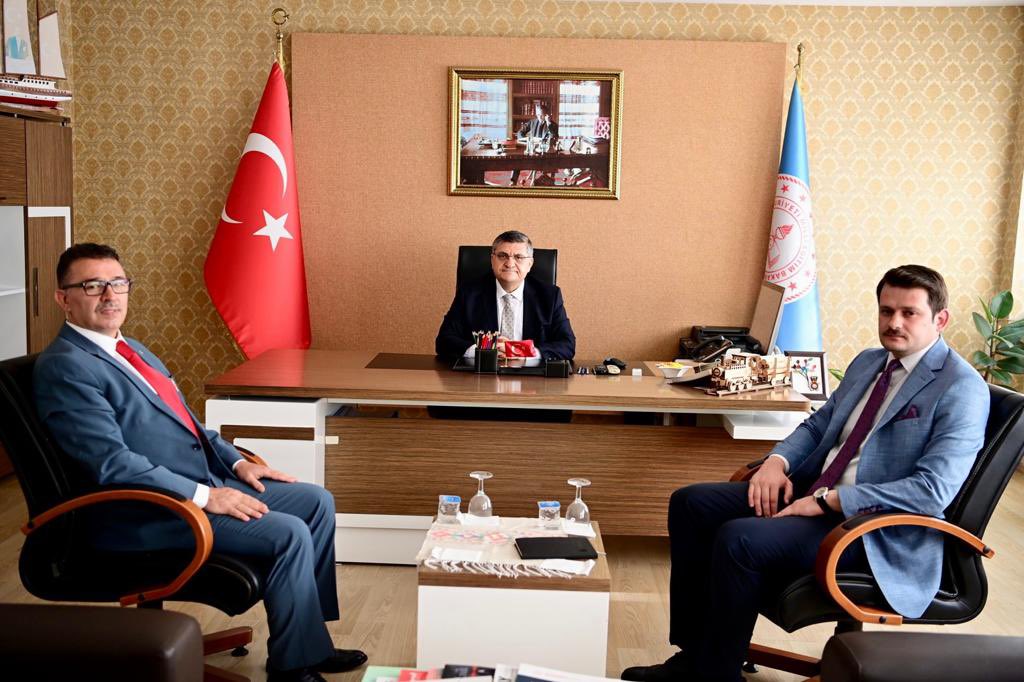 TCSinopValiligi's tweet photo. Valimiz Sayın Dr. @mustafaozarslnn, 

📍İl Milli Eğitim Müdürlüğü’nü ziyaret etti.

Sayın Valimiz, İl Milli Eğitim Müdürü Sayın Ercan Yıldız’dan il genelinde devam eden eğitim yatırımları ve yürütülen faaliyetler hakkında brifing aldı. https://t.co/h6quh1lH1c
