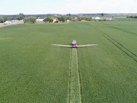 First round of WHEAT planted into Soybeans for 2024 with Bluewater’s NEW 90 foot air boom system. 🌱🌾 
•
•
•
#BluewaterAgromart #OnAg