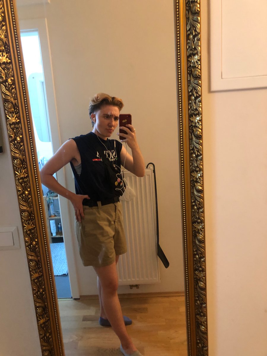 pferdeflittchen's tweet photo. ich seh aus wie der minderjährige cousin von Haftbefehl, Hassverbrechen https://t.co/QxYLL5IDSW