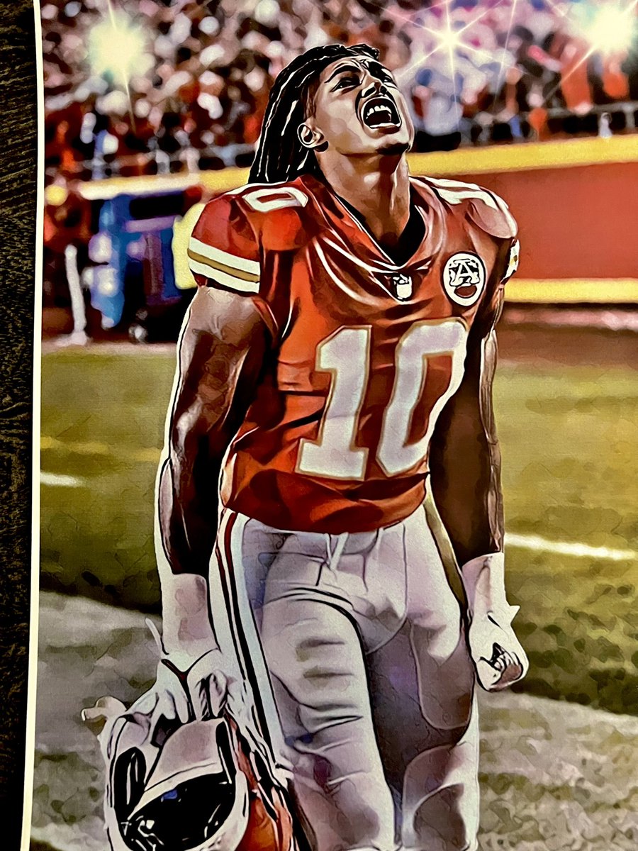 JBside13's tweet photo. Giveaway time #ChiefsKingdom 🚨 

FollowME + @kcmidtownartist &amp; RT♻️this post for your chance to win 2 art prints of 15 &amp; 10 created my Michael. 

Winner 🗣️🗣️on Monday 8/28! 🏈 https://t.co/75t2oTX8rO