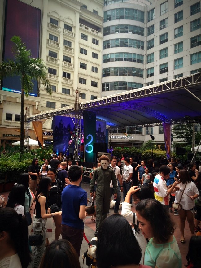 MichaelMyersPH's tweet photo. October 28, 2018 - A fun and spooky day filled with the very essence of the Halloween season. Eastwood City had a public family event called "PETRIFIED", which involved tons of Trick or Treating and fun games for kids and adults alike 🔪🎃 https://t.co/71LKanYfrB