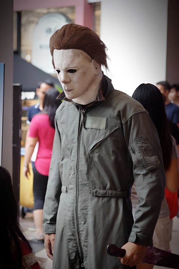 MichaelMyersPH's tweet photo. October 28, 2018 - A fun and spooky day filled with the very essence of the Halloween season. Eastwood City had a public family event called "PETRIFIED", which involved tons of Trick or Treating and fun games for kids and adults alike 🔪🎃 https://t.co/71LKanYfrB