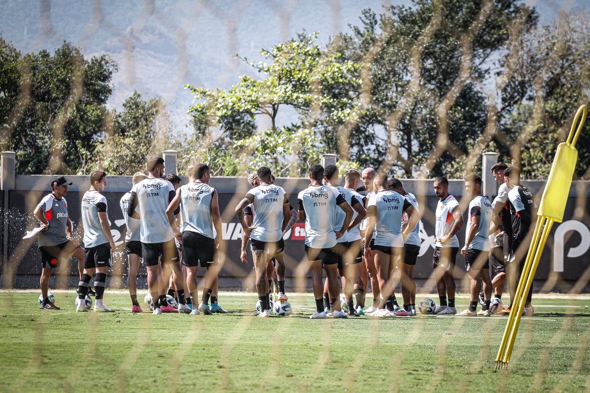 VascodaGama's tweet photo. Atenção nas instruções do profe 🫡

📸 Matheus Lima | #VascoDaGama https://t.co/lgPIAJMvxE