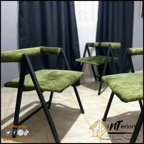 A 4 seater dining set for your home.....
#letsgetyoucomfortable
#thatsinteriors
#diningset
#diningchairs
#interiordesign
#industrialfurniture
#uganda