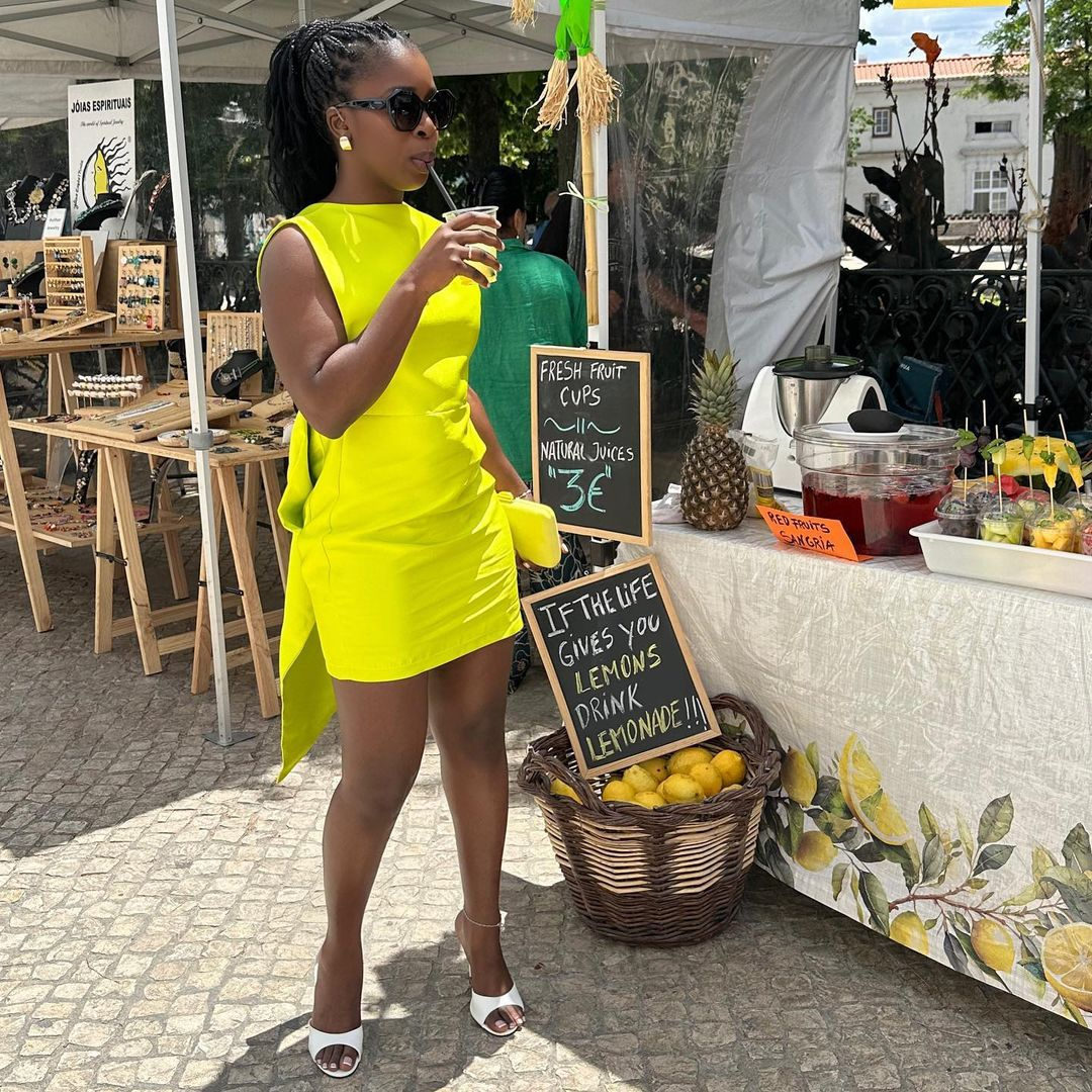 A Moment for the Dress.
Via @lili_boleroo
Shop Now.
🔎Premium Satin Twill Bow Back Mini Dress