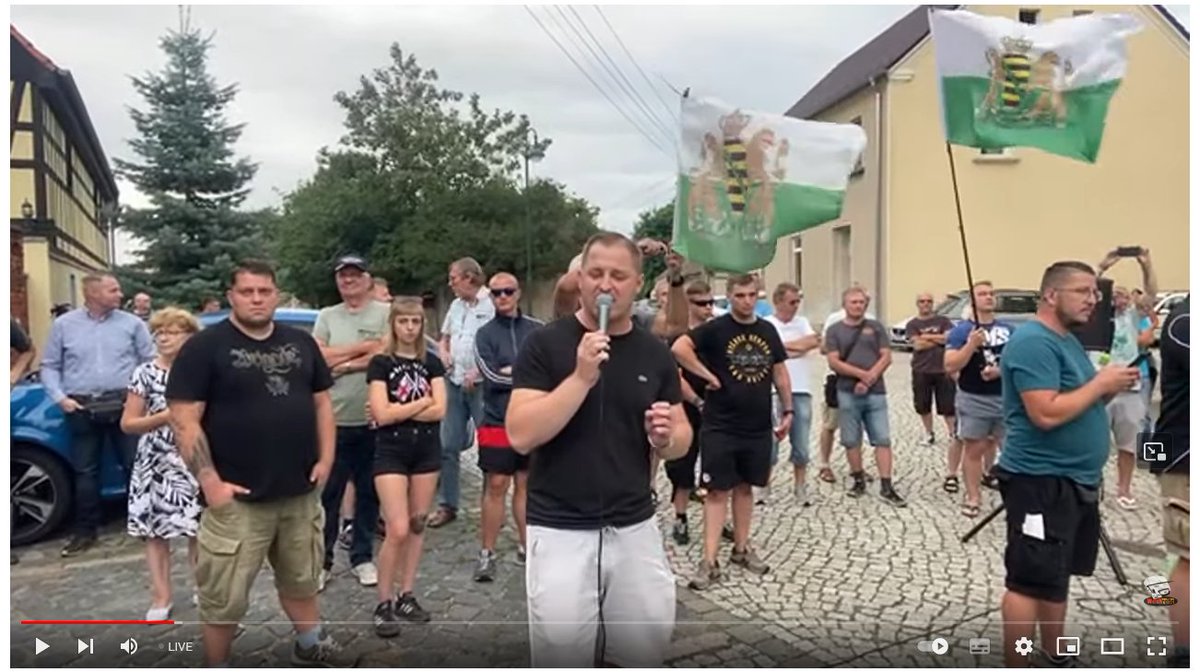 BRechercheteam's tweet image. AfD-Weichbirne mit intelligenterer Hälfte heute in #Zitzschen beim Protest der #FreieSachsen gegen den Besucht von #MichaelKretschmer. Mini-Protest, 95% Männer/Jungs. Es redete Neonazi #MichaelBrück. Protest ist schon beendet. #Weichreite. 1/2