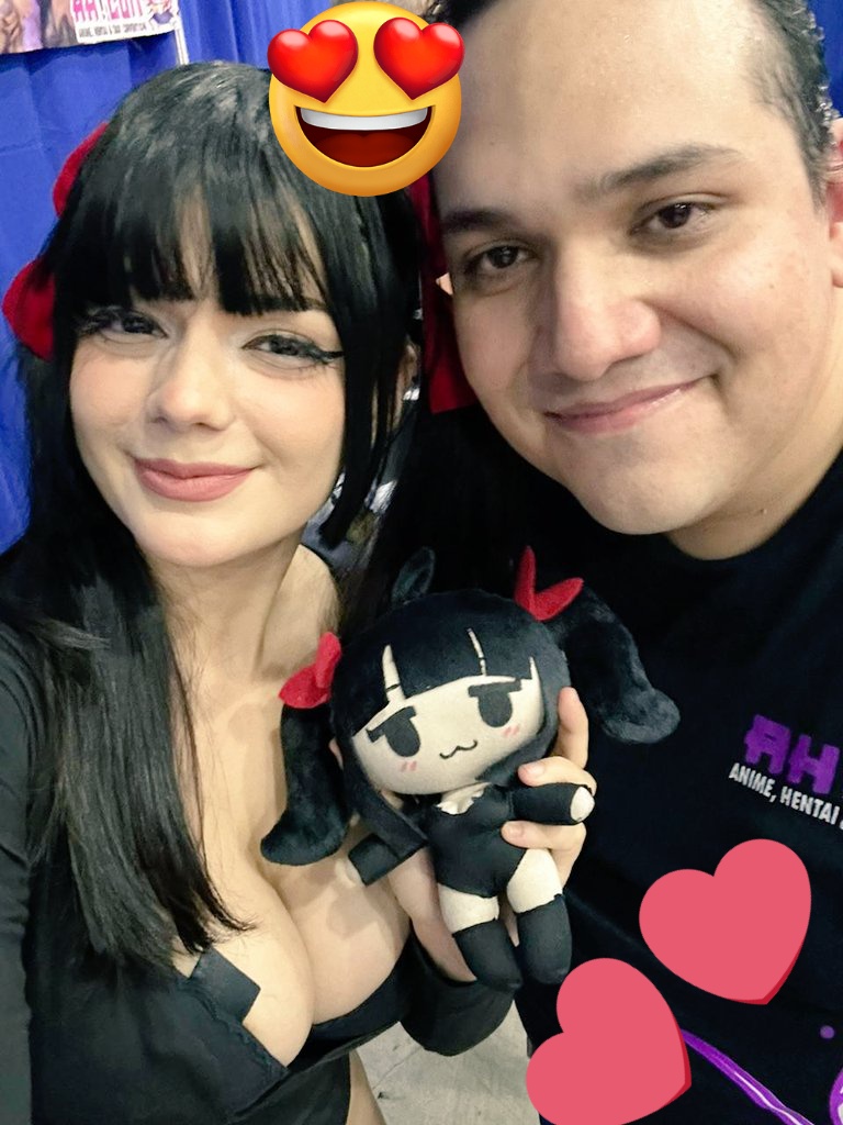 luteng0128's tweet photo. Muchas gracias por todo,  por siempre ser tan linda con nosotros, eres bellísima y maravillosa los dos días fue WoW 😍😍 más que divina gracias por miniSweetie me acompaño todo el viaje y llevaré siempre en mi  memoria tan bellos recuerdos gracias @sweetielin3 @sweetieline_ https://t.co/tjog2QpnQh
