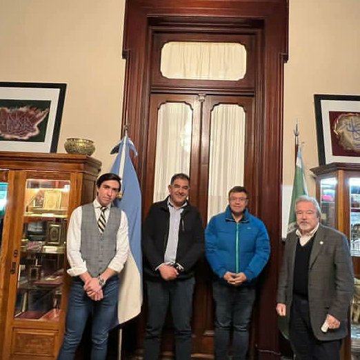 HalalCIRA's tweet photo. Se reunieron en el Centro Islámico de la Rep Arg, el Sec. de Agricultura de la Prov. de La Rioja, Ernesto Pérez, el Director del Departamento Halal Sr. Alexis Yamil El Sayer y el Ing Carlos Rizzuti de Cámara de Comercio Mercosur Asean (MACC) #certificaciónhalal #halal https://t.co/8HpgBAUbt9