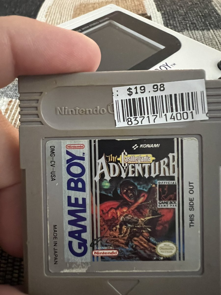 SD_Sharpie's tweet image. The wonderful wife @Hershy902 snagged me some vintage pick ups. BRB while I lose my sanity over the difficulty of retro video games. 😂
#VideoGames, #Gameboy, #Megaman, #Castlevania